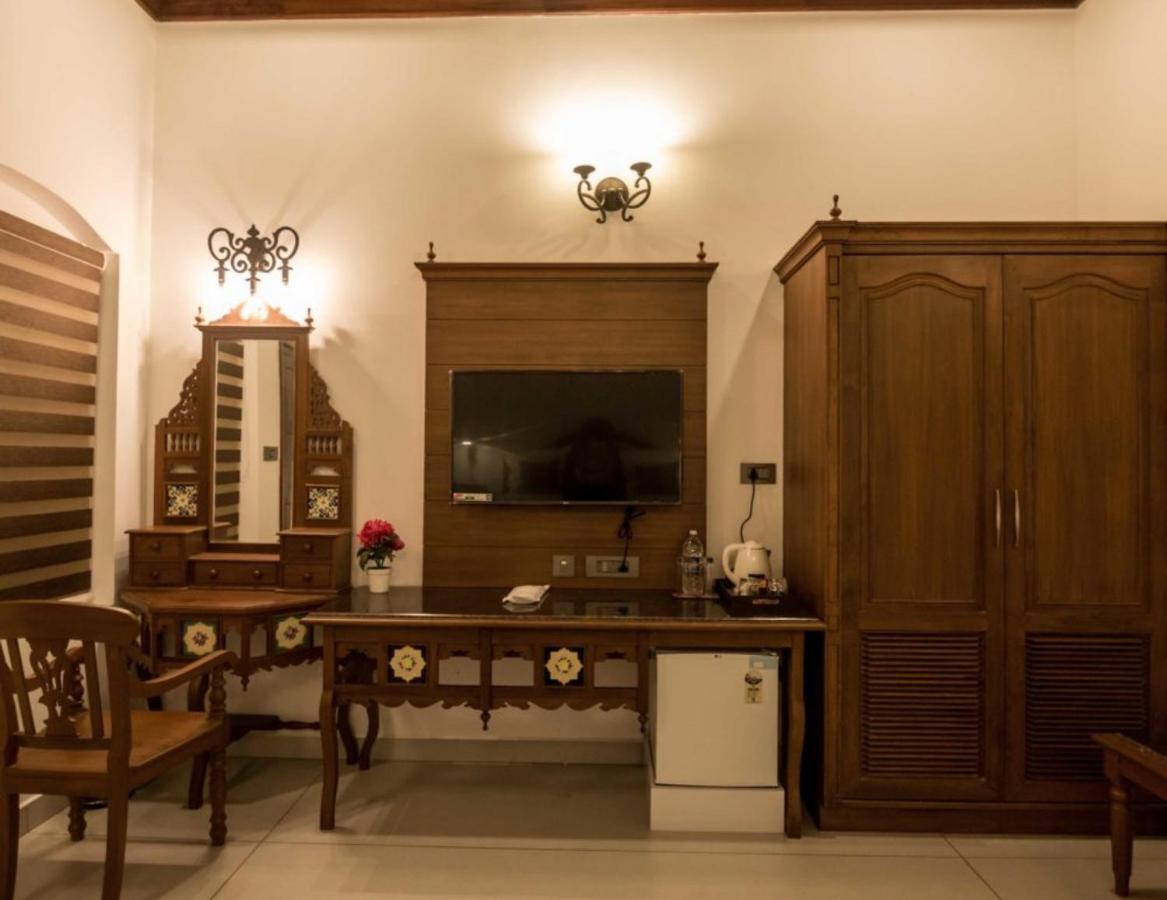 Villa De 1945 Mahe Exteriör bild